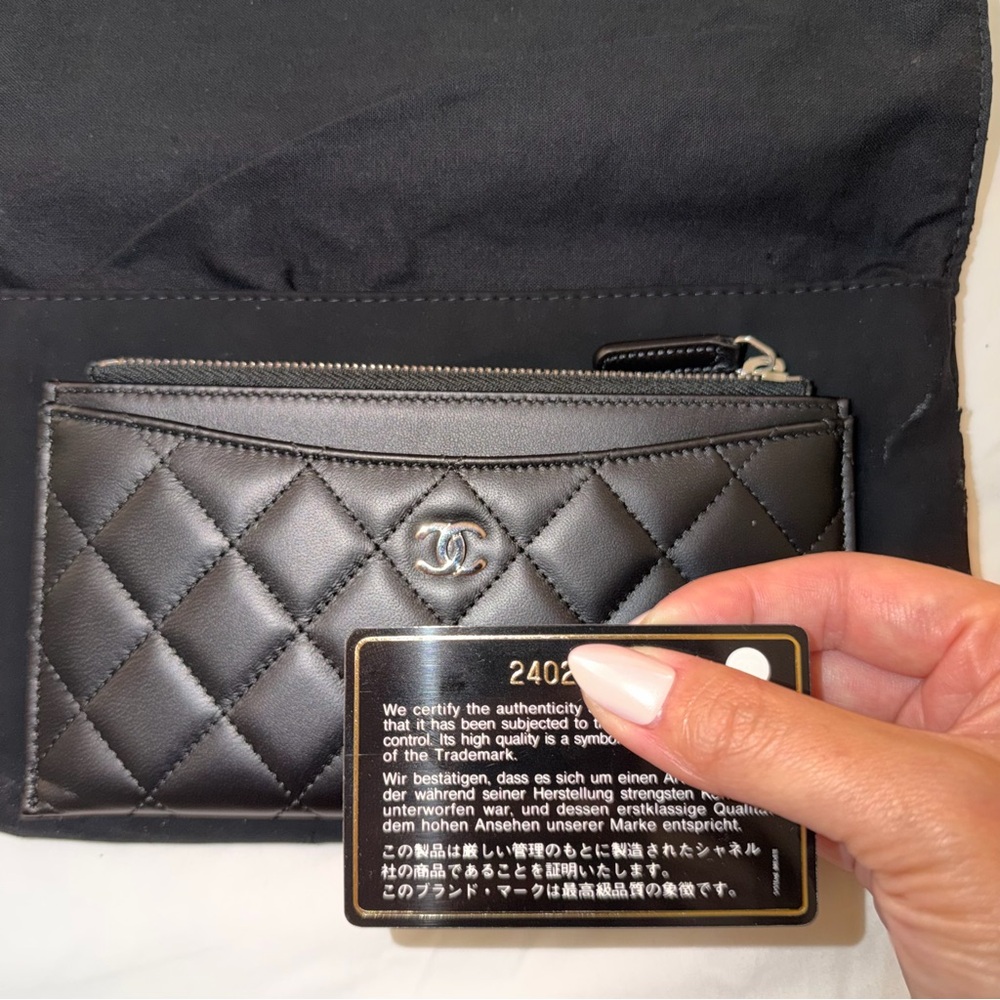 AUTHENTIC CHANEL Black Quilted Zipped Leather Card Holder